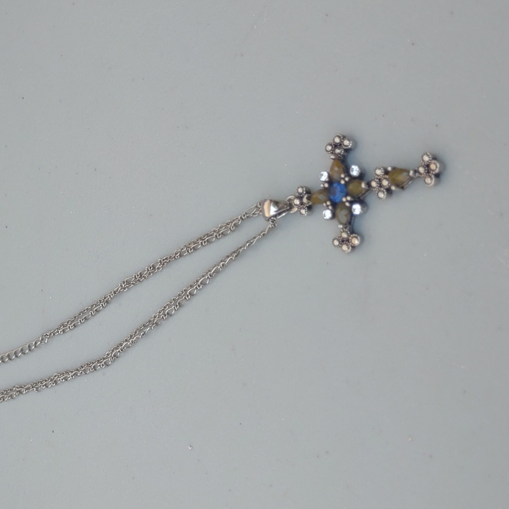 Gorgeous Cross Necklace  jewelry necklace - Picture 7 of 9